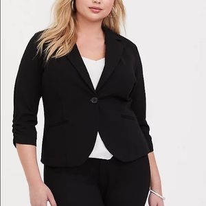 Torrid - STUDIO SOHO PREMIUM PONTE BACK STRETCH BLAZER - size 1